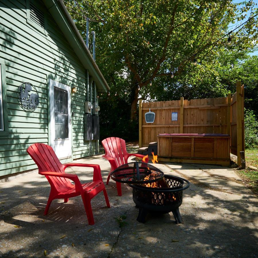 Steps From Downtown Pigeon Forge Parkway + Private Hottub And Firepit - Wifi - Firefly Bungalows Bagian luar foto