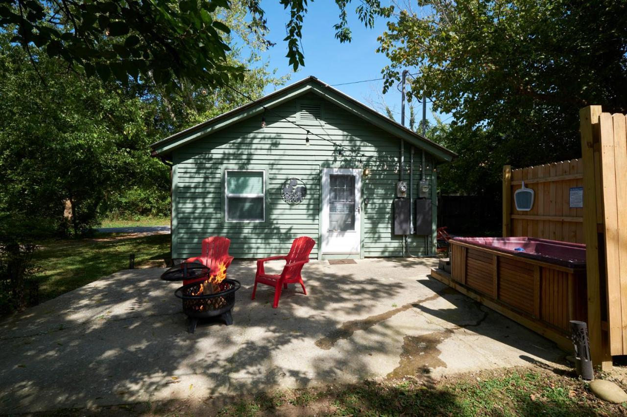 Steps From Downtown Pigeon Forge Parkway + Private Hottub And Firepit - Wifi - Firefly Bungalows Bagian luar foto